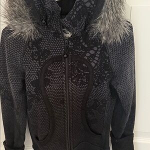 LULULEMON Paisley LIMITED EDITION Rare! Faux fur (removable) SCUBA hoodie sz 4